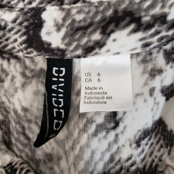 H&M Snakeskin Pattern Button Down shirt - Picture 4 of 5